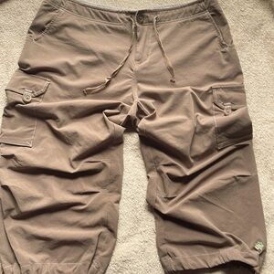 Aventura 8 beige cargo capris
